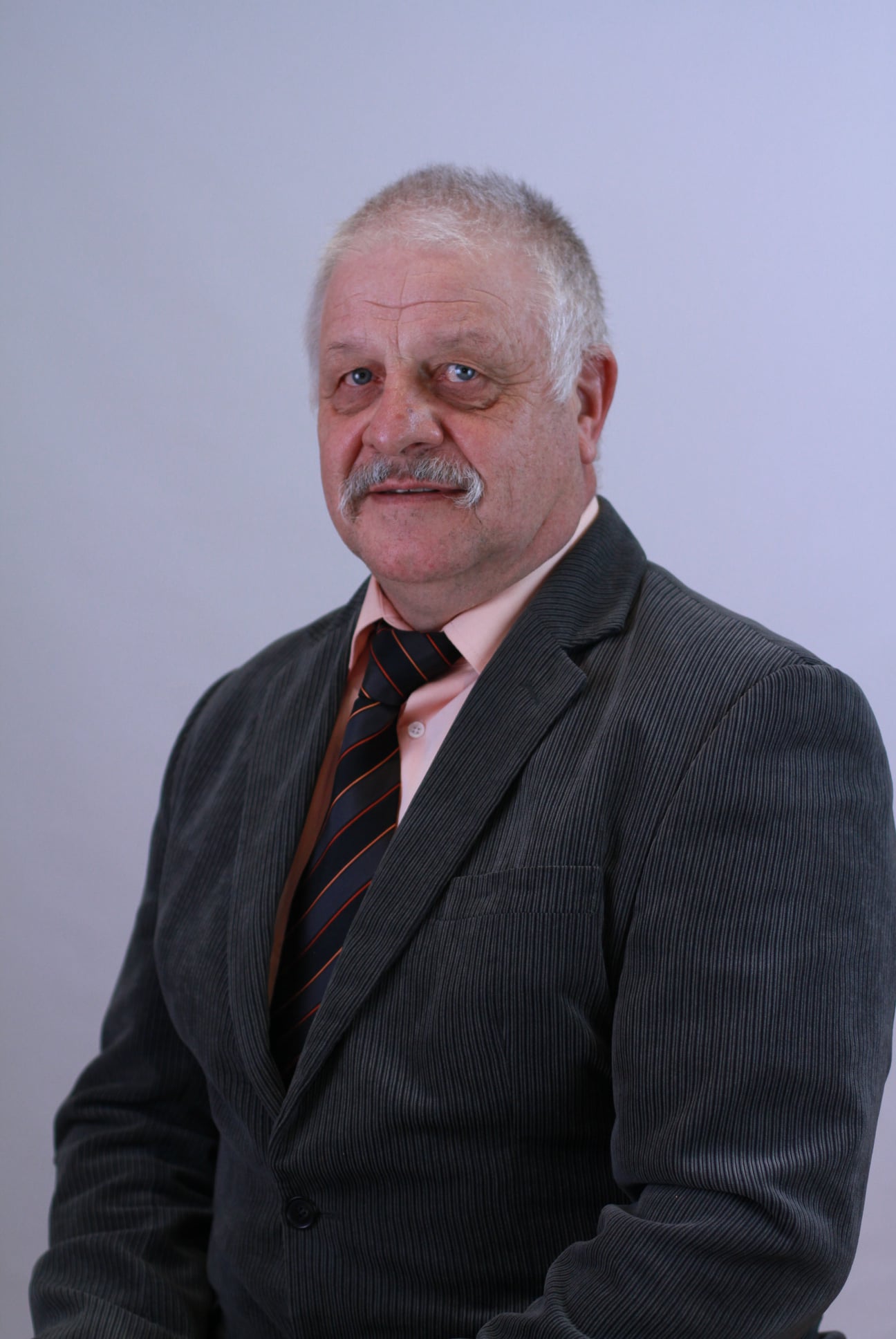 Ist möglicherweise ein Bild von 1 Person
